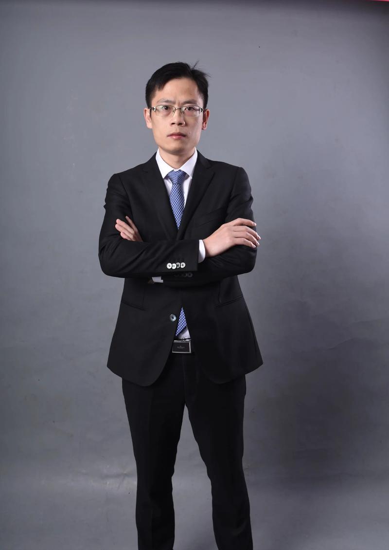 凌月青 视觉与舞美负责人